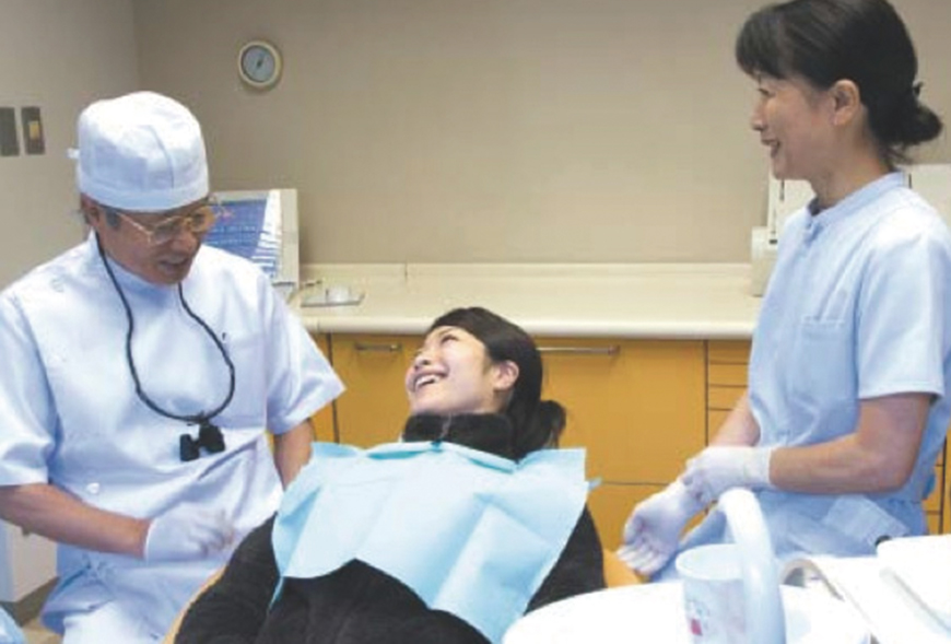 診療する熊谷崇先生